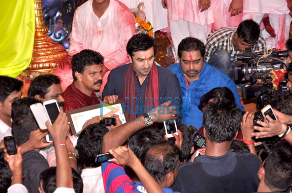 ranbir visits lalbaugcha raja 3