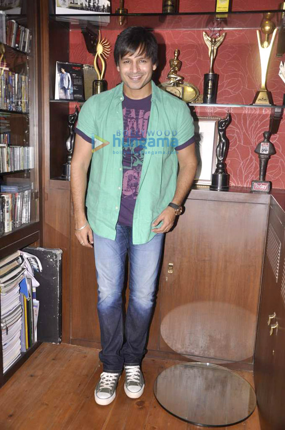 vivek oberoi snapped at his residence 6