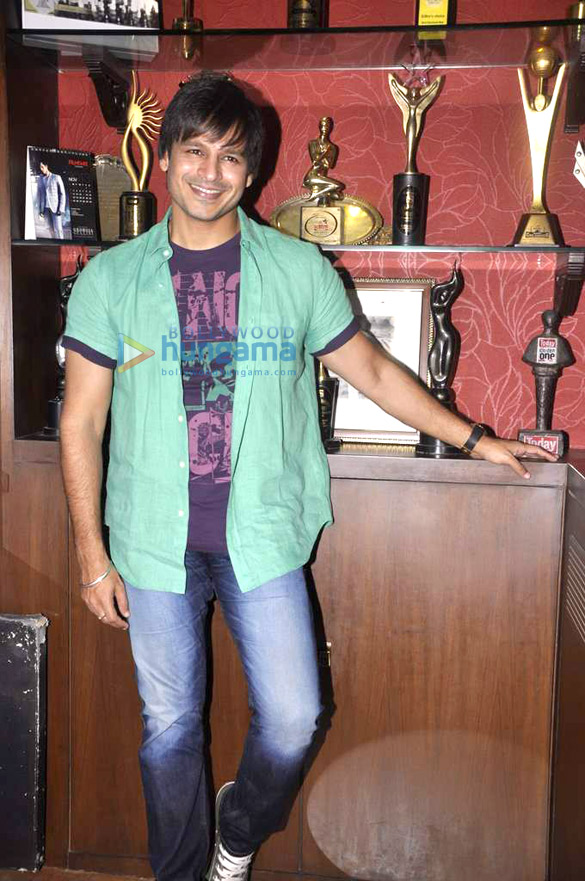 vivek oberoi snapped at his residence 7