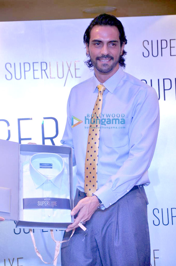 arjun rampal unveils latest ranges of arrows shirts 2