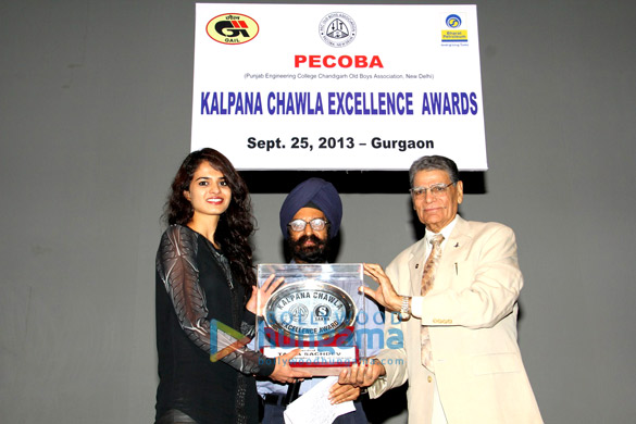 kamini kaushal receives kalpana chawla excellence awards in gurgaon 6