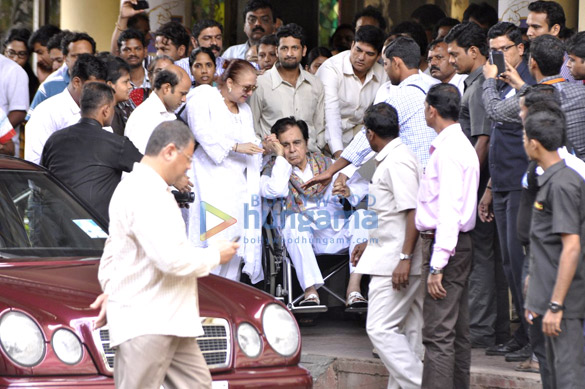 dilip kumar discharged from lilavati hospital 3