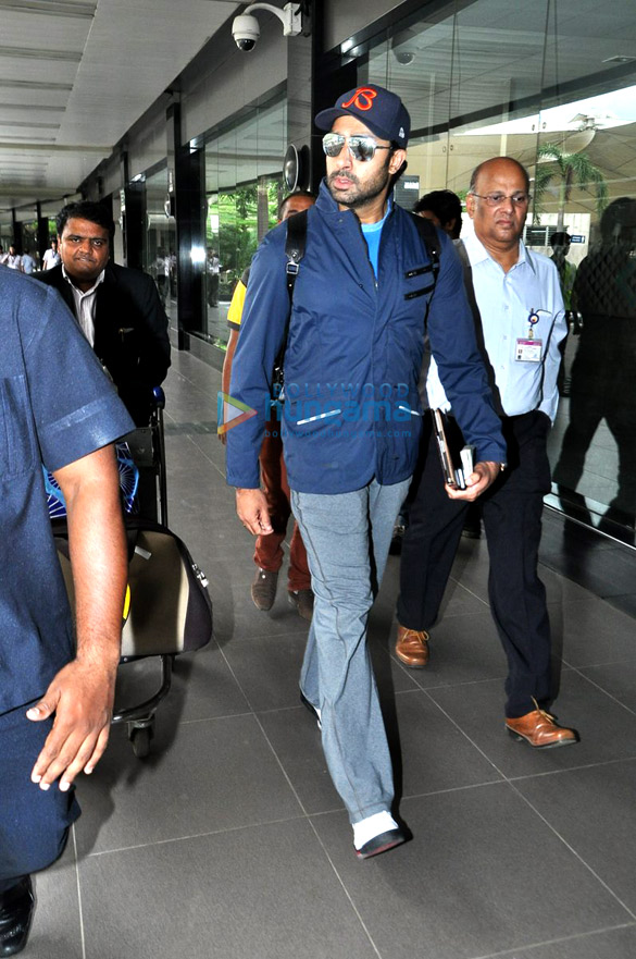abhishek bachchan snapped at the airport 2