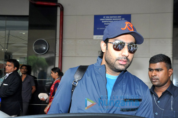 abhishek bachchan snapped at the airport 6