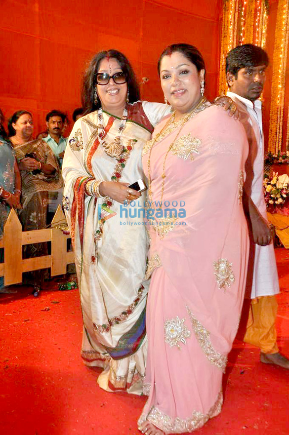 rani mukerji celebrates durga pooja 5