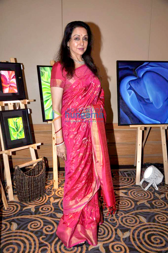 hema malini launches art and couture exhibition 9
