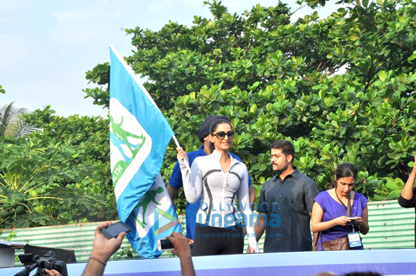 sonam kapoor at max bupas walk for health promotion 2