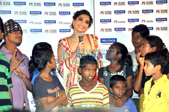 sonam kapoor at 15th mumbai film festival 4