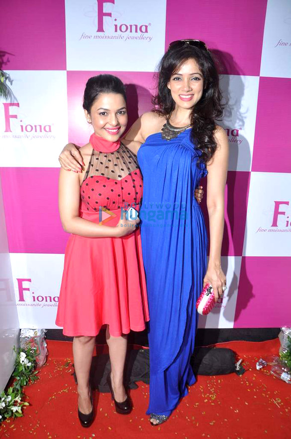 mugdha at the launch of fiona jewels 3