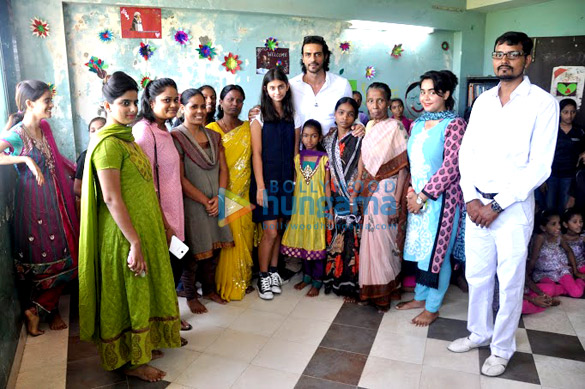 arjun rampal celebrates diwali with under privileged kids from project crayon 2
