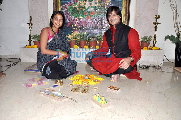 vivek oberoi celebrates diwali with wife 2