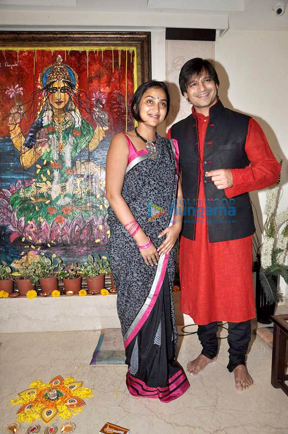 vivek oberoi celebrates diwali with wife 9