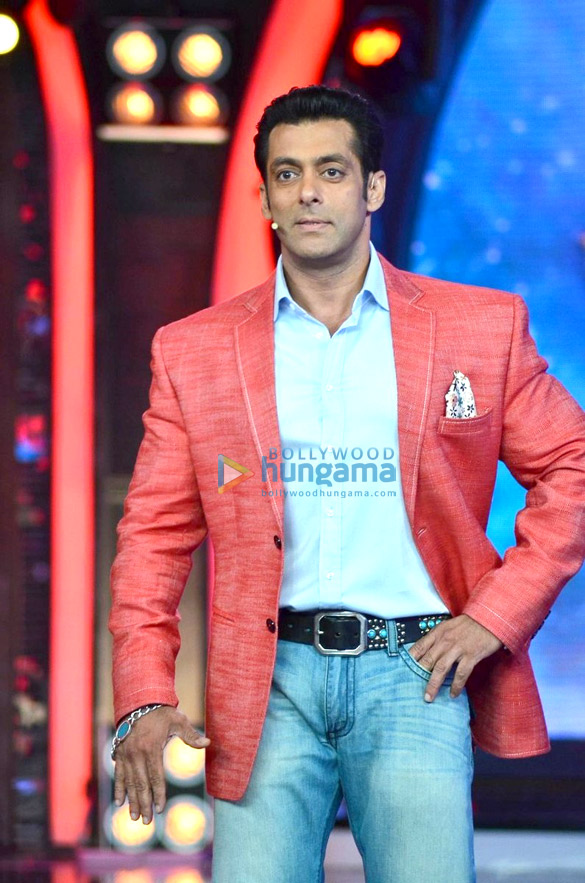 sunny deol promotes singh saab the great on bigg boss 7 16
