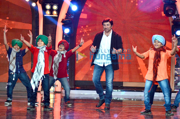 sunny deol promotes singh saab the great on bigg boss 7 18