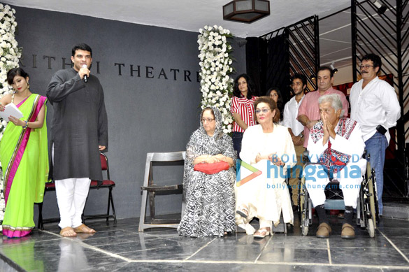 utv stars unveil shashi kapoors hand impression on a tile 7