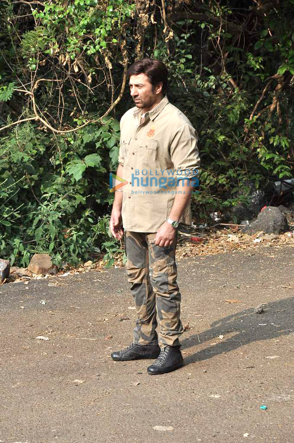 promotion of singh saab the great on the sets of cid 5