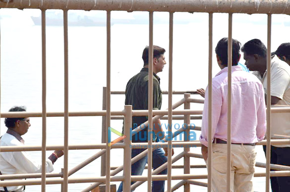 akshay kumar snapped at ferry wharf 6