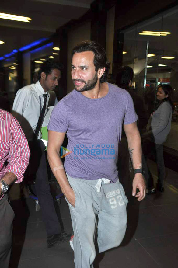 saif snapped at the airport 3
