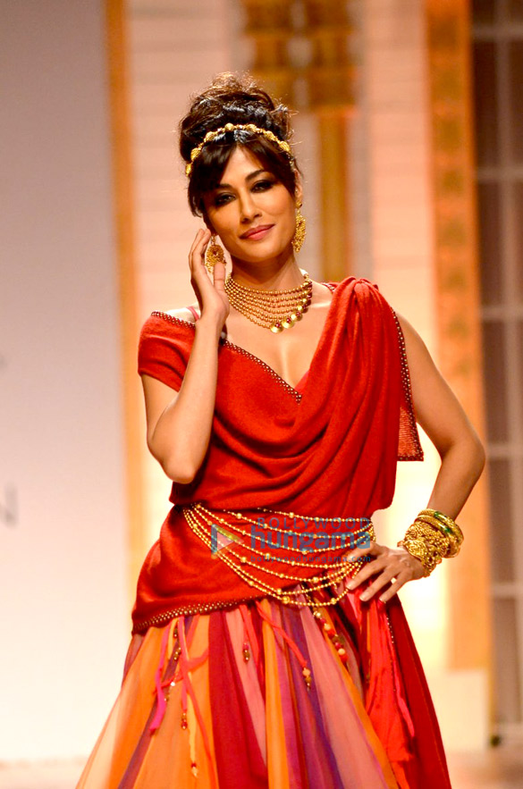 chitrangda singh walks for azwa at avbfw 2013 day 3 3