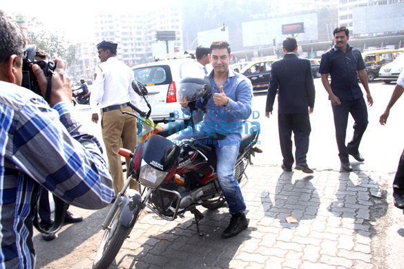 aamir khan inaugurates road safety week in mumbai 5