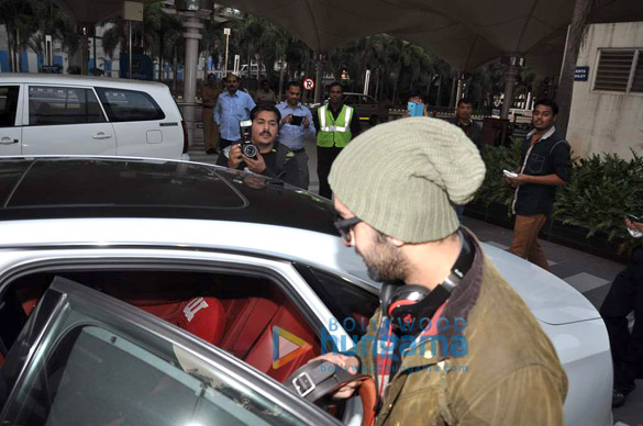 ranbir others snapped at the airport 7