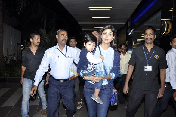 celebs snapped with their kids at the airport 3