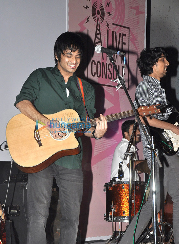 siddhant bhosle performs at mehboob studios 4
