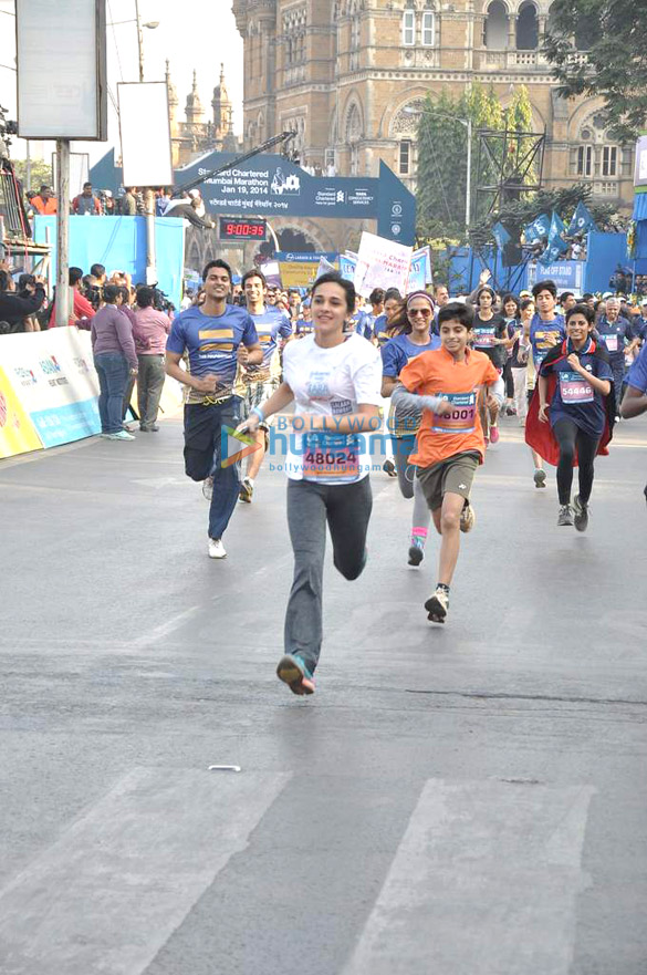 celebs grace standard chartered mumbai marathon 2014 14
