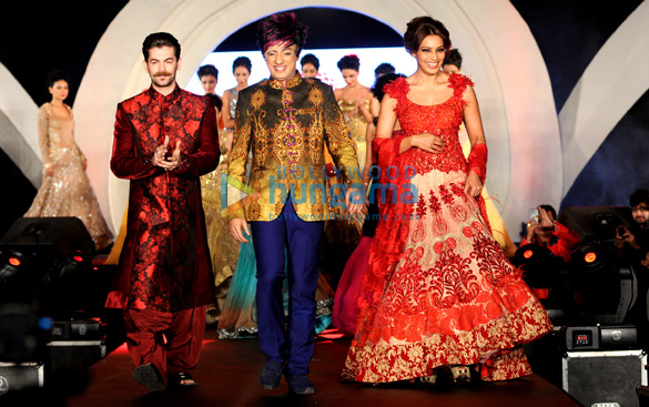 bipasha neil walk for rohhit vermas fashion show 3