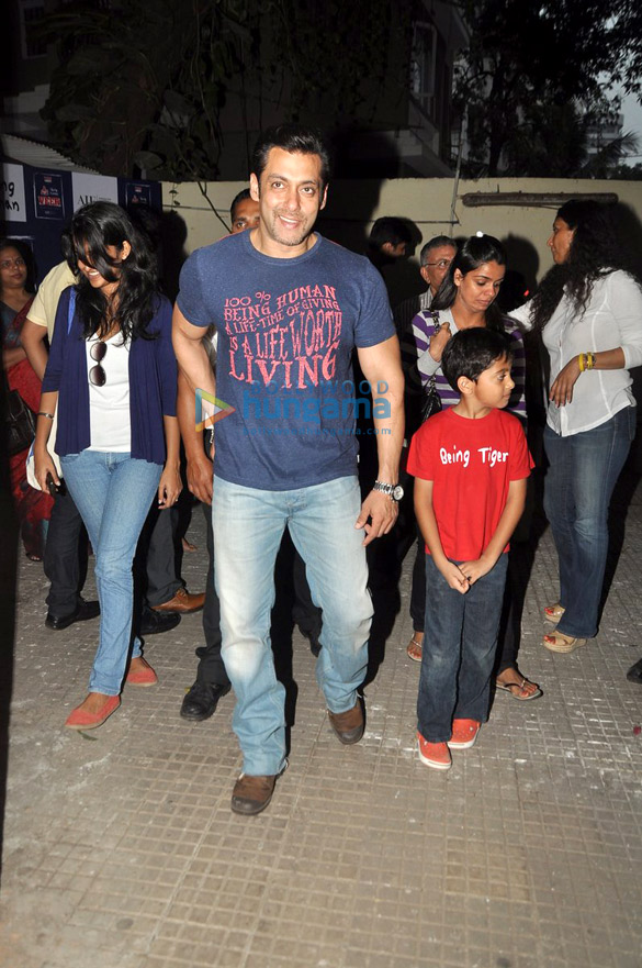 salman organizes special screening of jai ho for specially able children 9