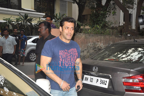 salman organizes special screening of jai ho for specially able children 10