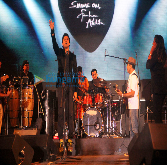 farhan akhtar performs live at alegria 2014 11