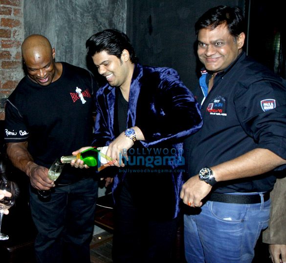 prabodh davkhare kept party for ronnie colemans visit in india 3