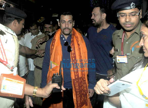 salman khan snapped visiting the siddhivinayak temple 7
