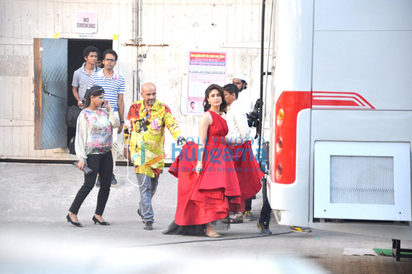 kareena kapoor snapped on sets of lakme ad shoot 9