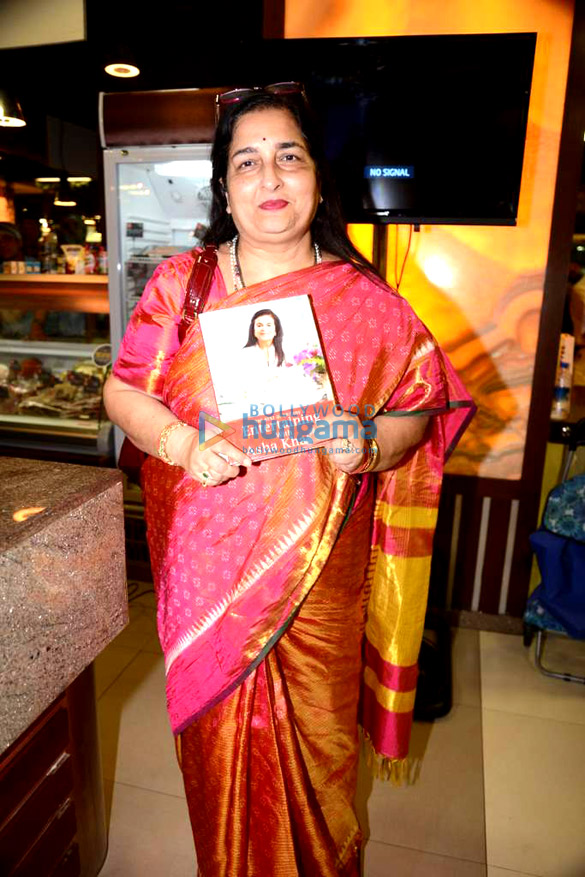 anuradha paudwal avni biyani at asha khataus book launch at foodhall 2