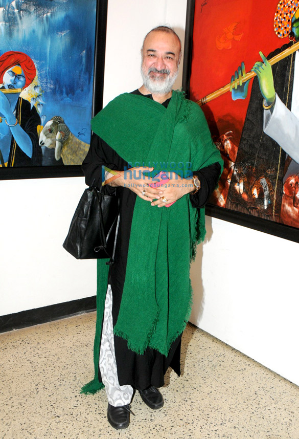 zeenat aman rati agnihotri at raosaheb guravs painting exhibition subraan 15