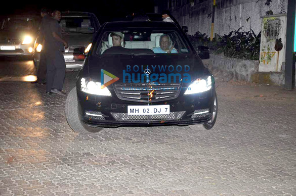 aamir snapped driving his new mercedes s class in mumbai 5