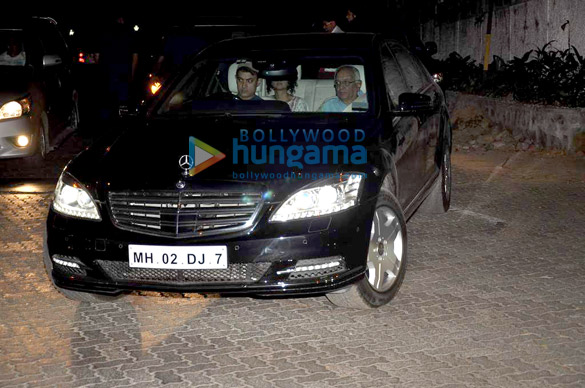 aamir snapped driving his new mercedes s class in mumbai 4