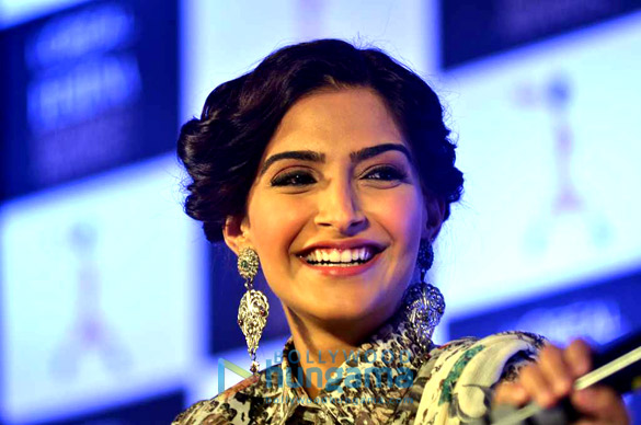 sonam announces 3rd loreal paris femina women awards 2014 6