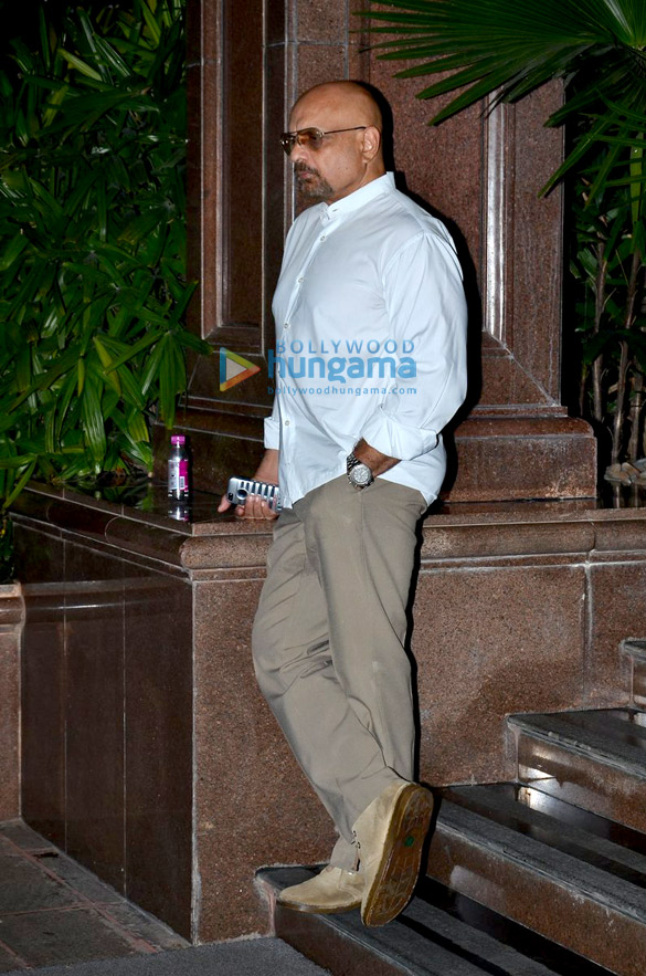 celebs attend bobby chawlas prayer meet 26