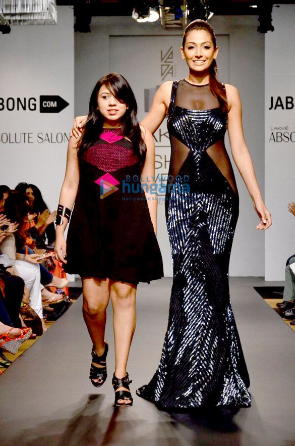 monica dogra walks for veda raheja at lfw 2014 7