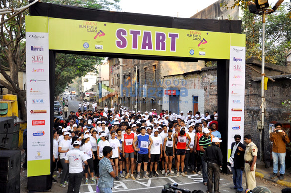 kunal kapoor flagged off feminas run for a cause marathon in pune 5