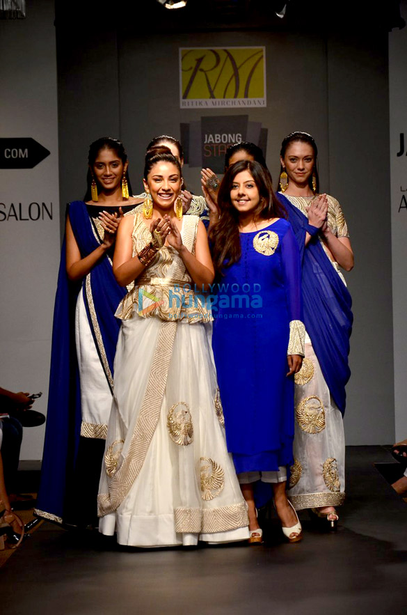 amrita puri walks for ritika mirchandani at lfw 2014 4