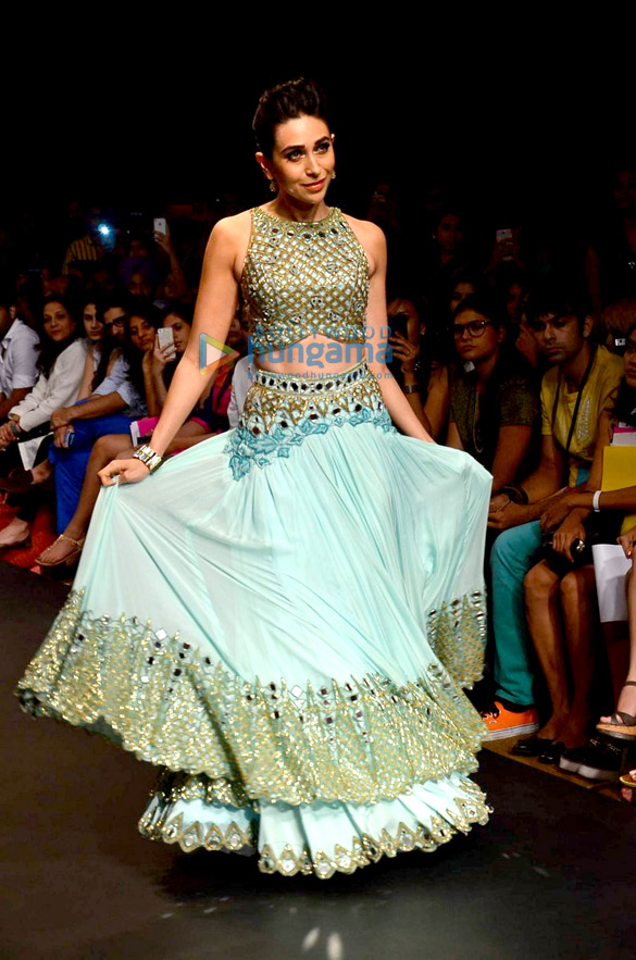 karisma sushmita walk the ramp at lfw 2014 4