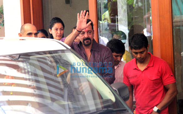 sanjay dutt meets his family before leaving for yerawada jail 5