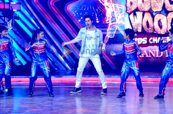 varun nargis ileana big b at boogie woogies grand finale 10