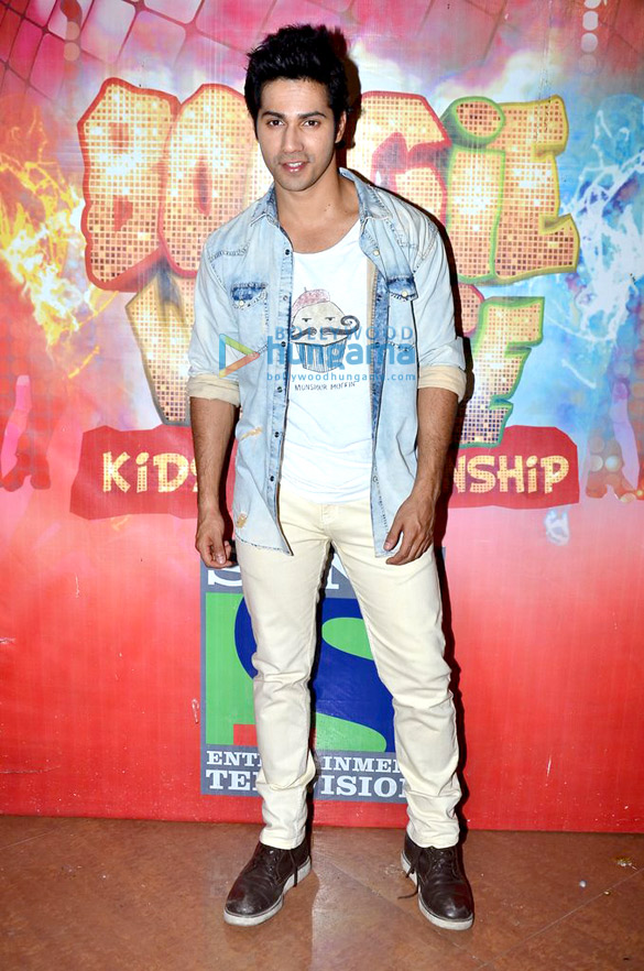 varun nargis ileana big b at boogie woogies grand finale 6