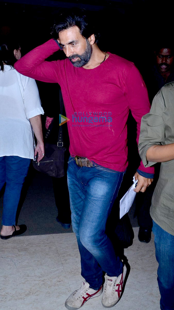 akshay kumar snapped at suburban extended stay hotel 2