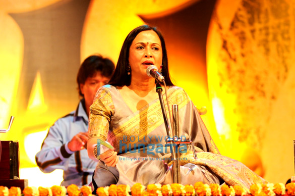 ghazal singers sadhana jejurikar dr roshan bhartis musical show duaa 6